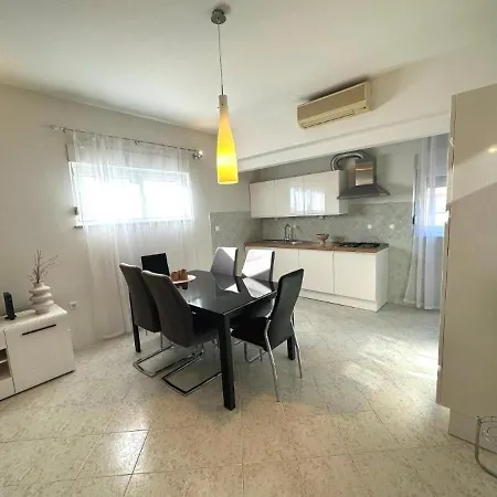 By The Sea - 24250 ザダル